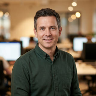 Daniel Carter, vermeld als Chief Technology Officer bij Zon Rendael, op een profielfoto