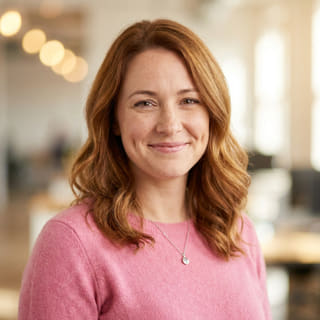 Emily Watson, vermeld als Hoofd Klantenondersteuning bij Zon Rendael, op een profielfoto